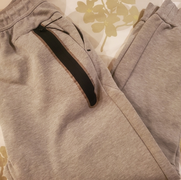 Nike Tech Fleece Joggers - Picture 5 of 10